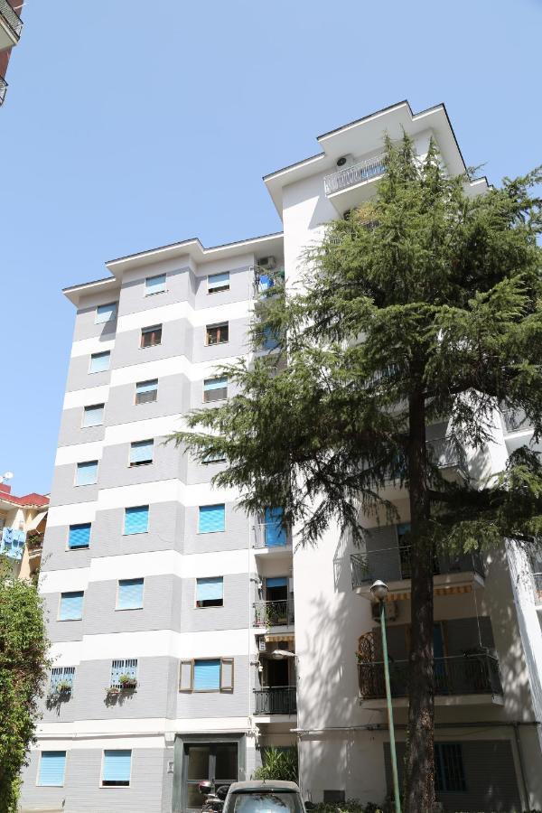 Stanza In Appartamento Naples Exterior photo